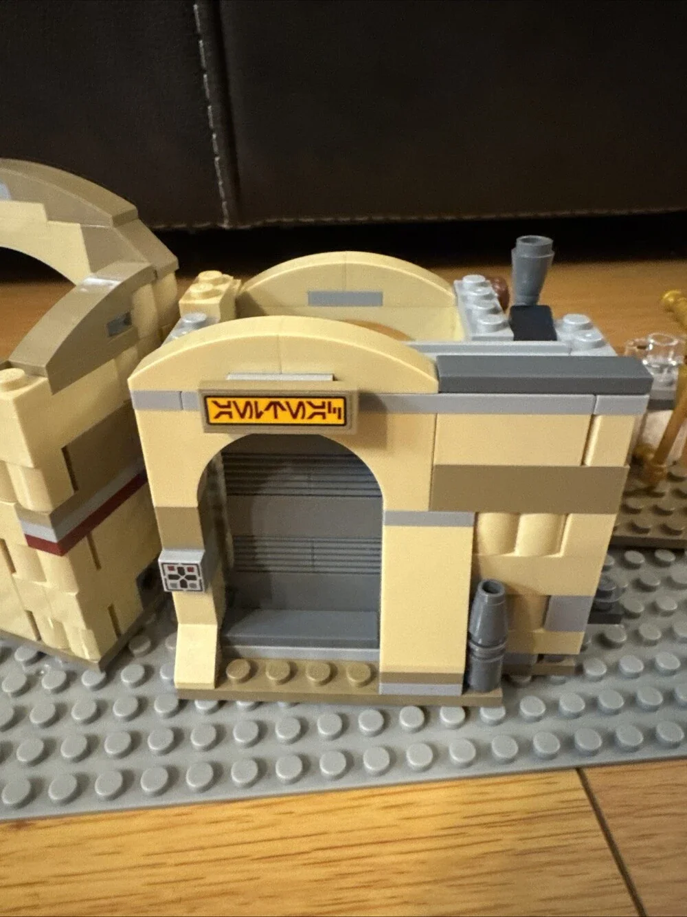LEGO Star Wars Mos Eisley Cantina 75205 & Droid Escape Pod 75136 Han Solo Greedo